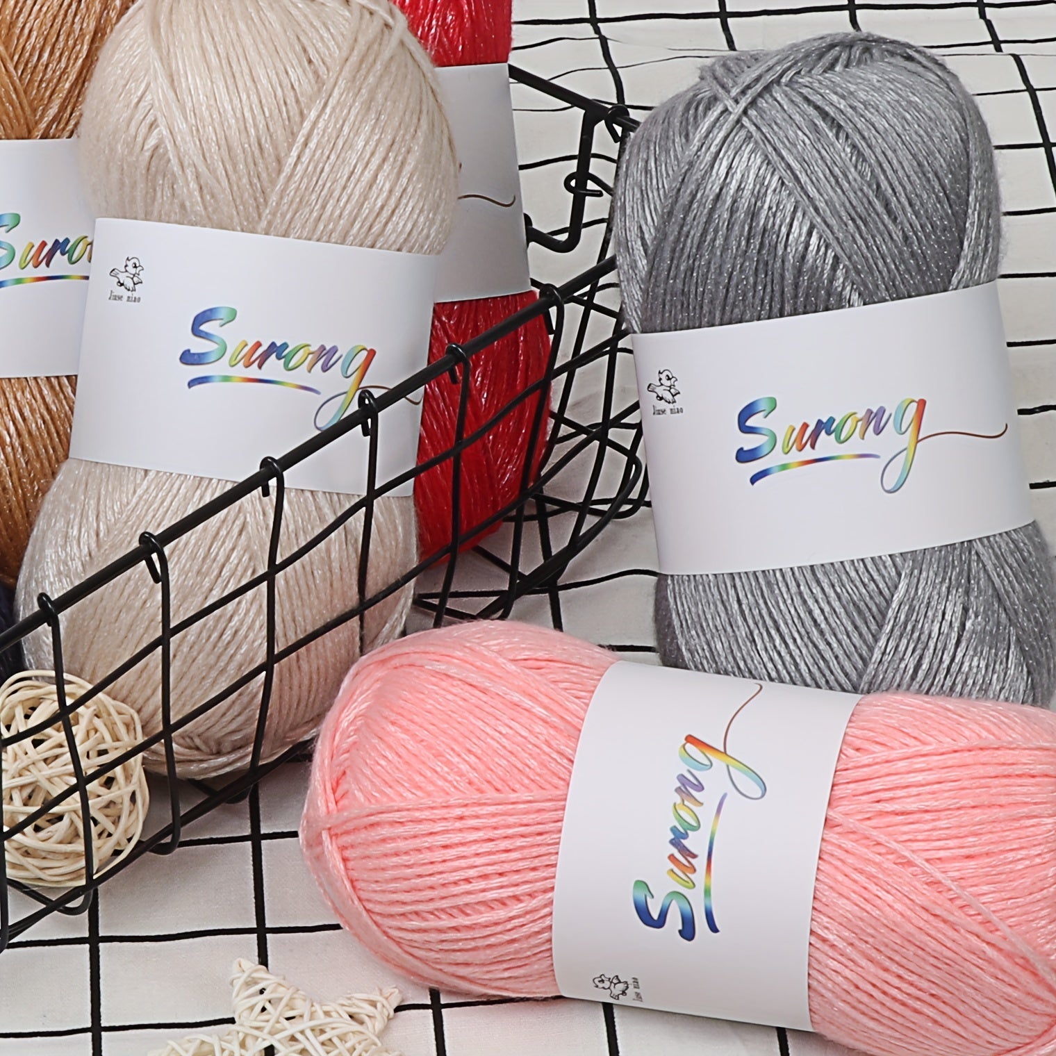 100 Acrylic Velvet Yarn Medium thick Yarn Worsted With Rich Feel