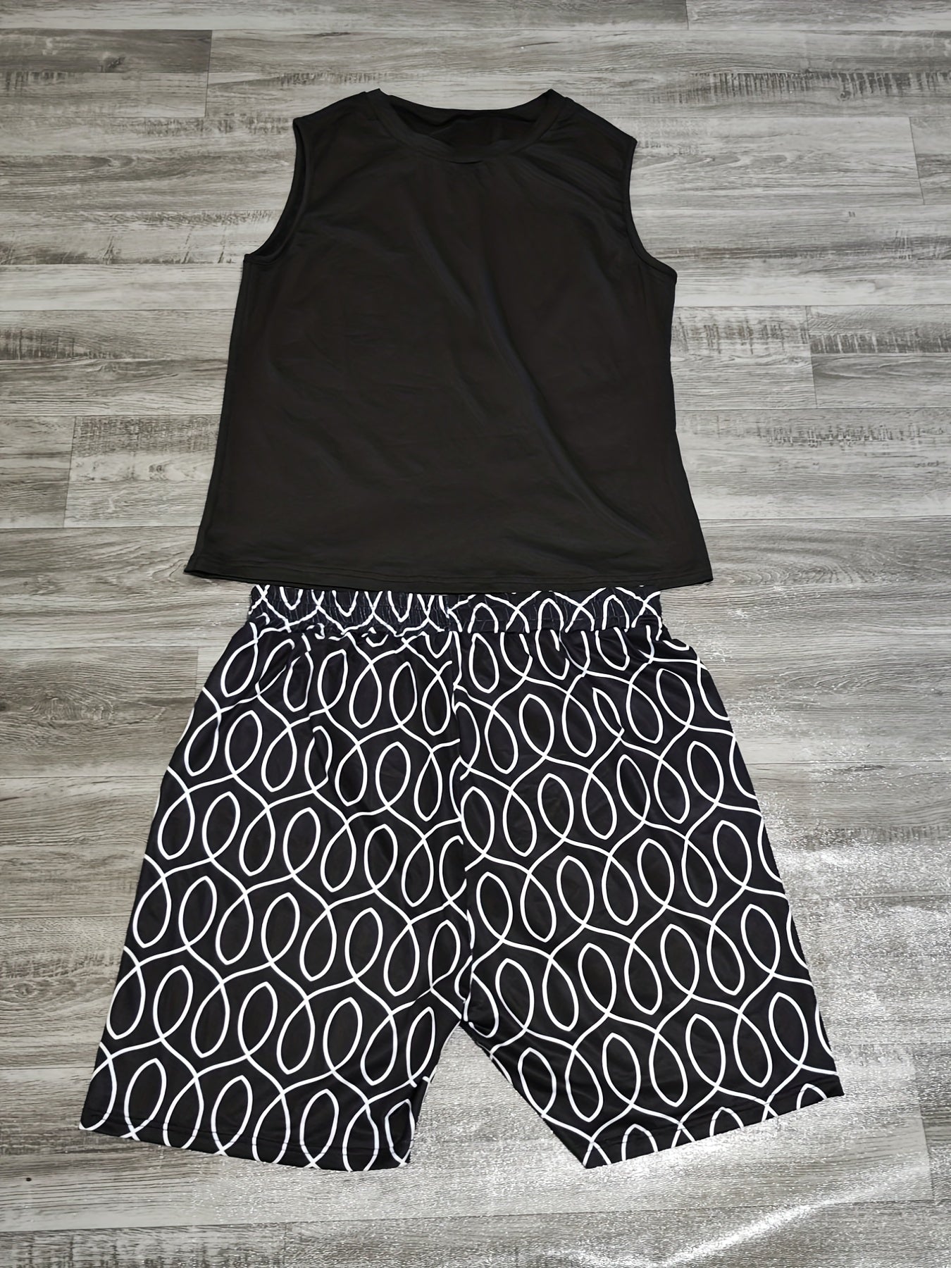 3-Piece Casual Outfit: Tank Top, Print Shorts & Cape
