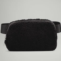 Stay Warm & Stylish This Winter with the Perfect Waist Bag for Outdoor Sports