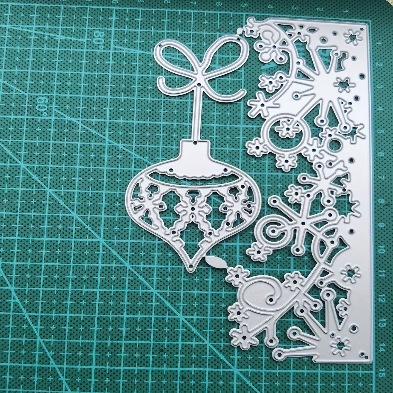 1pc Christmas Lace Ball Die Cuts For Gift Blessing Greeting Card Background DIY