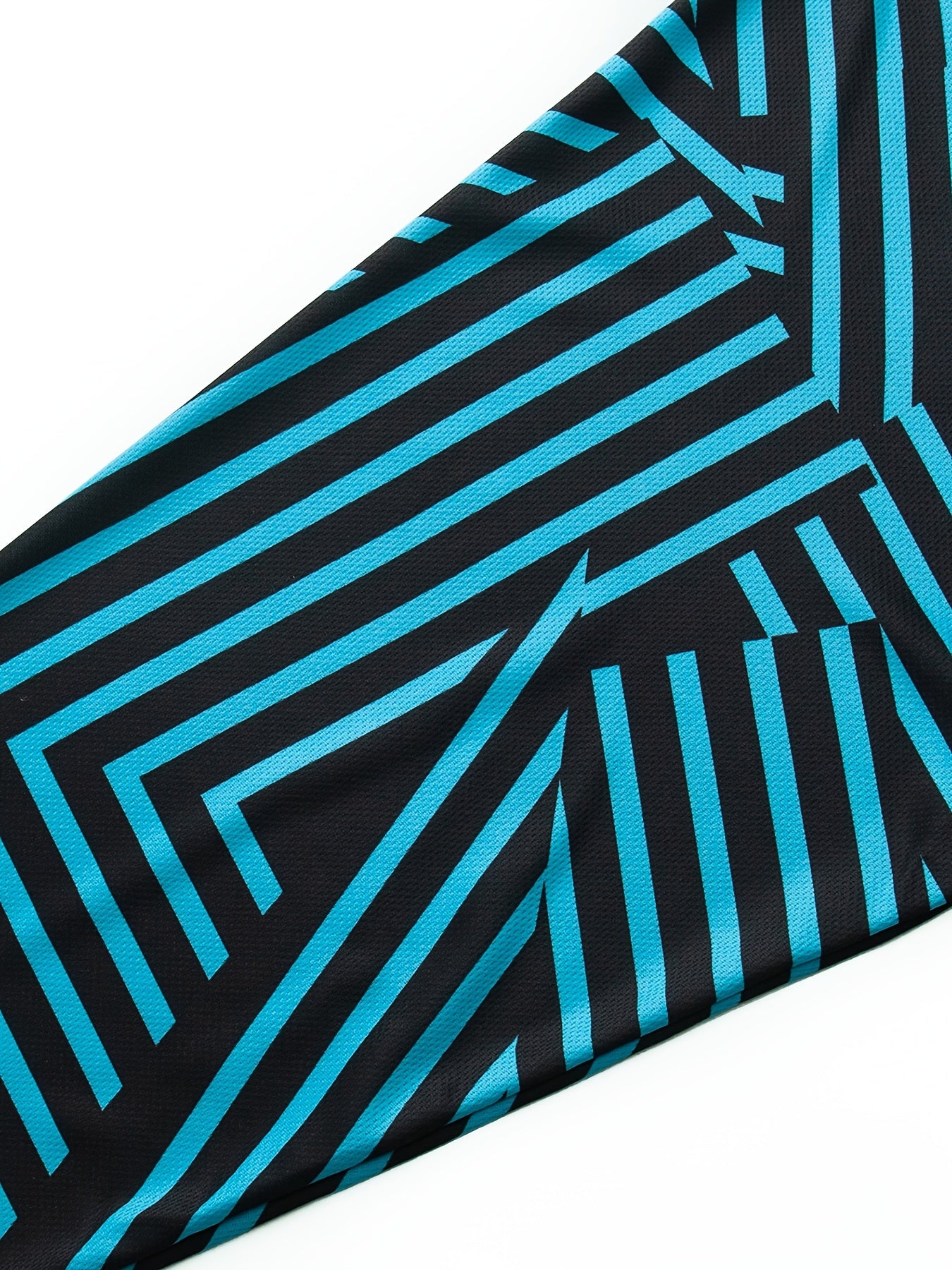 Men's Geometric Pattern V Neck Tee for Fall Spring