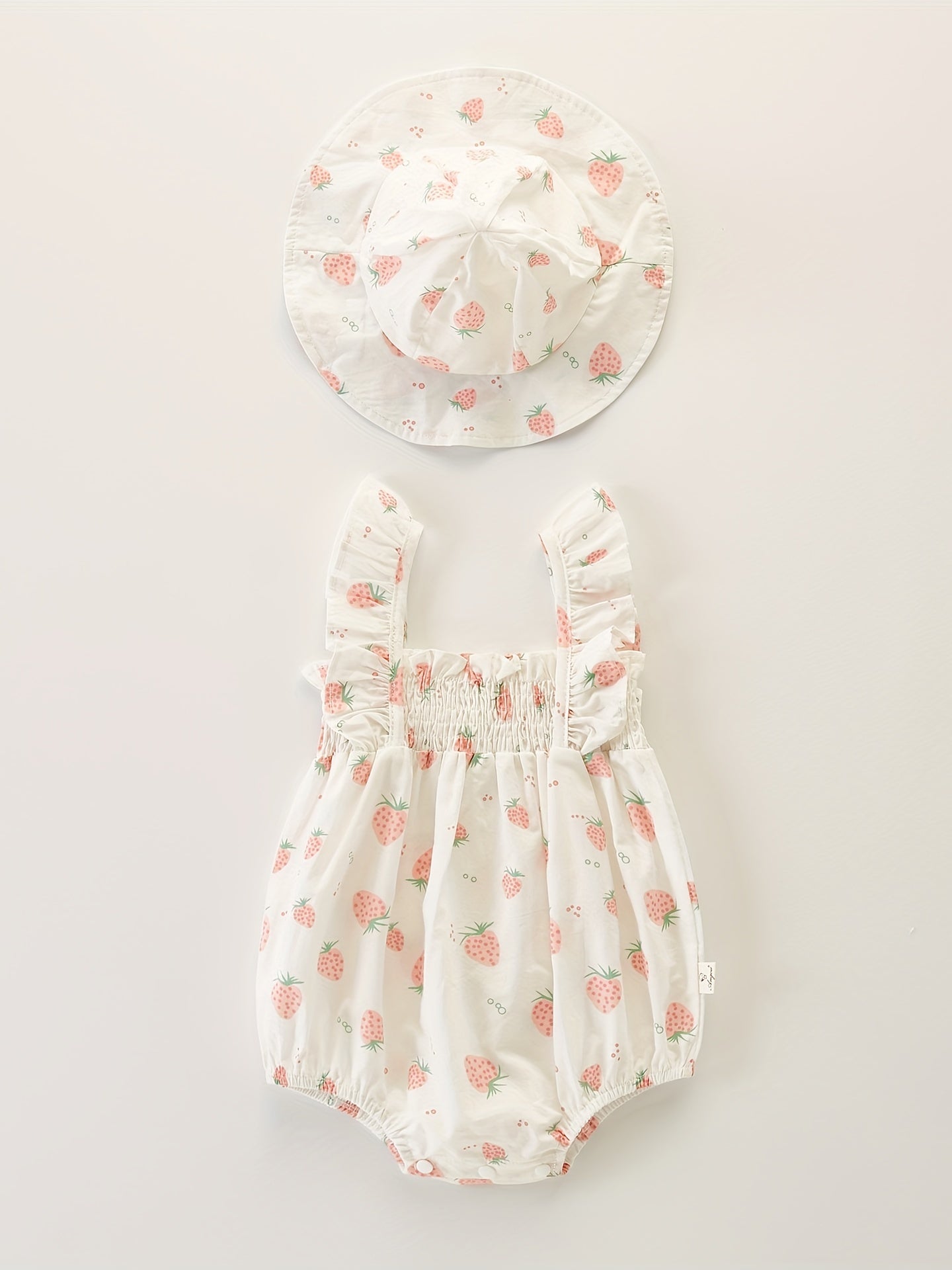 2pcs Baby Girls Floral Strawberry Print Onesie & Hat Set