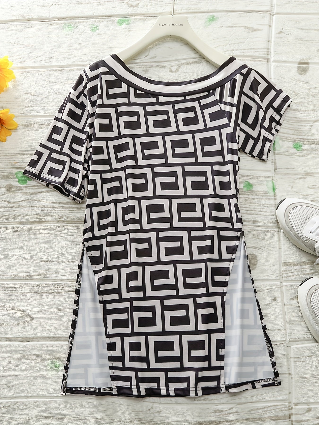 Greek Print Split Top & Solid Shorts Set Women's Outfit