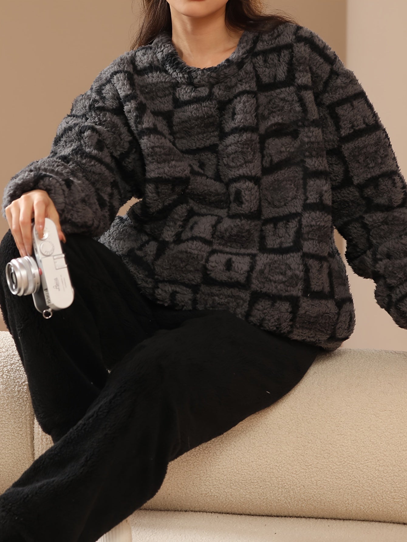 Letter Pattern Fuzzy Pajama Set Long Sleeve Crew Neck Top & Elastic Waistband