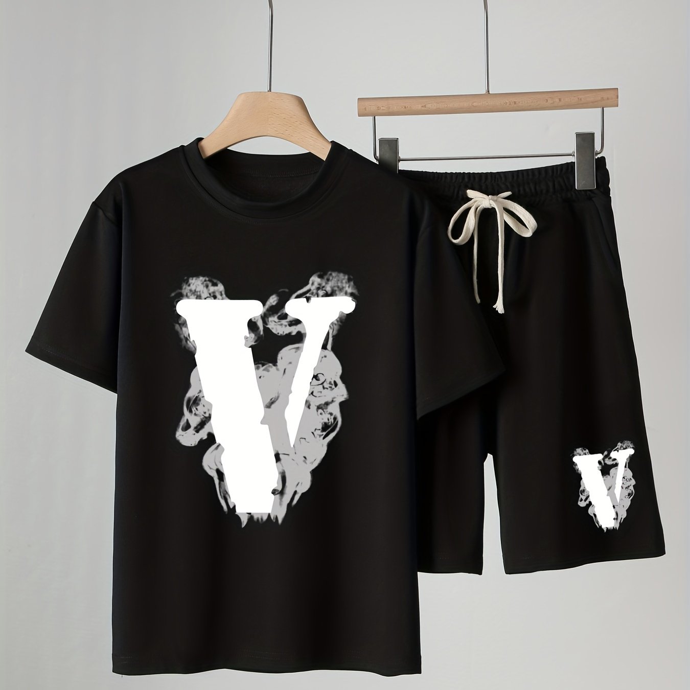 Boys Letter V Print Short Sleeve T shirt & Drawstring Shorts Set