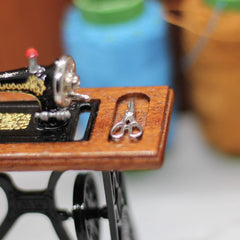 1:12 Dollhouse Sewing Machine Model Puzzle Props
