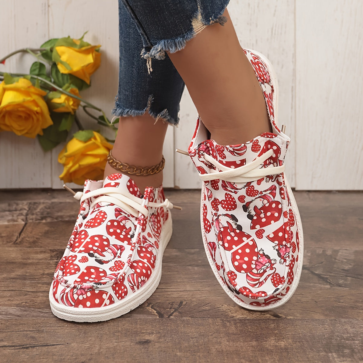 Women's Skate Shoes with Dwarf & Heart Pattern