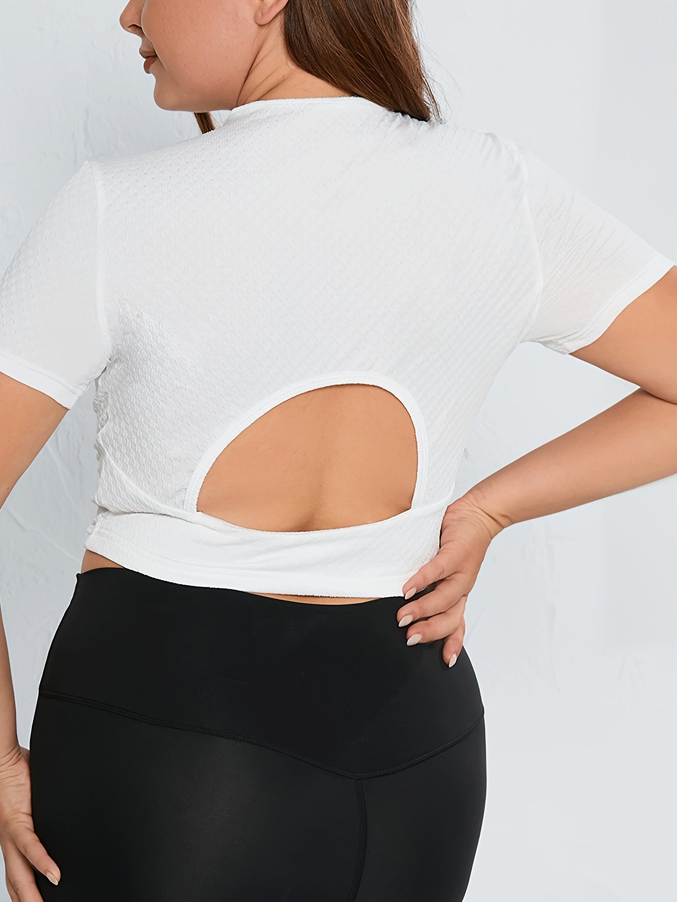 Sports Top Women's Plus Textured Short Sleeve Cut Out Back