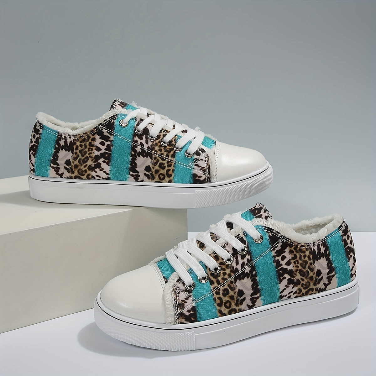 Leopard Print Low Top Travel Shoes Lightweight Outdoor Flat Shoes