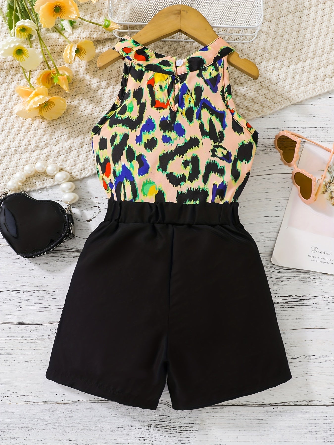 2pcs Toddler Girls Cow Graphic Halter Top & Double Breasted Shorts Set