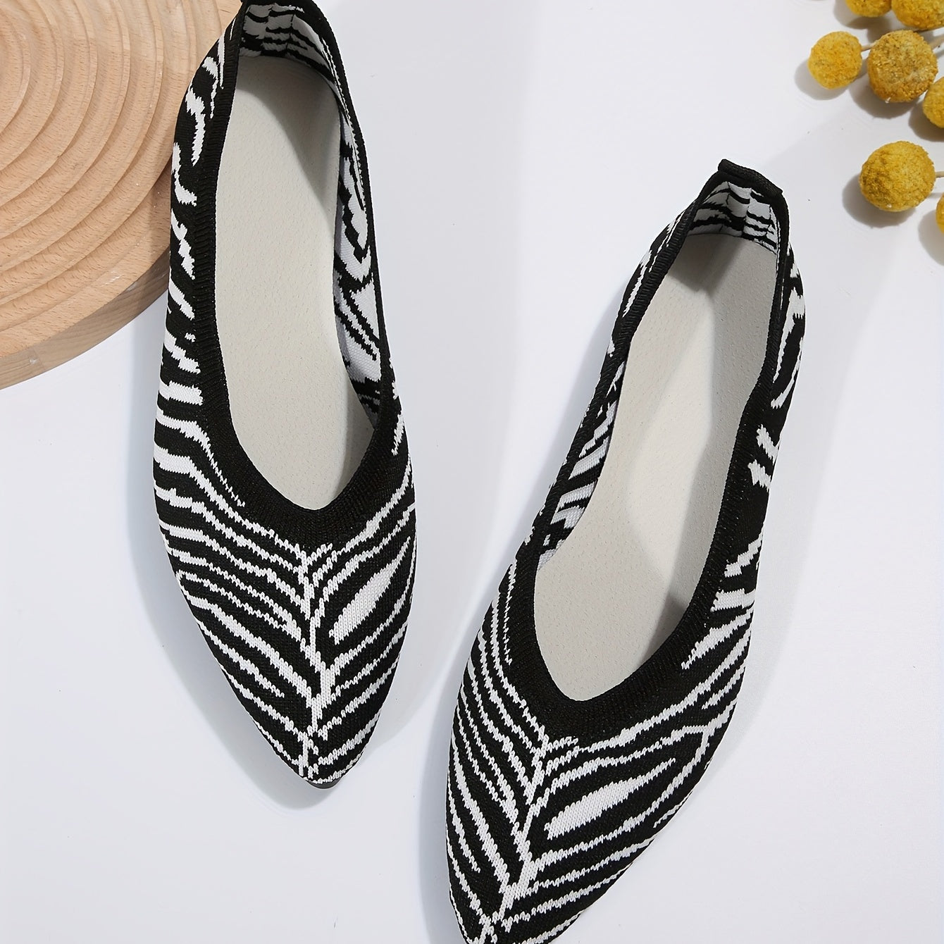 Women's Colorblock Flying Woven Shoes Point Toe Non slip Low Soft Shoes