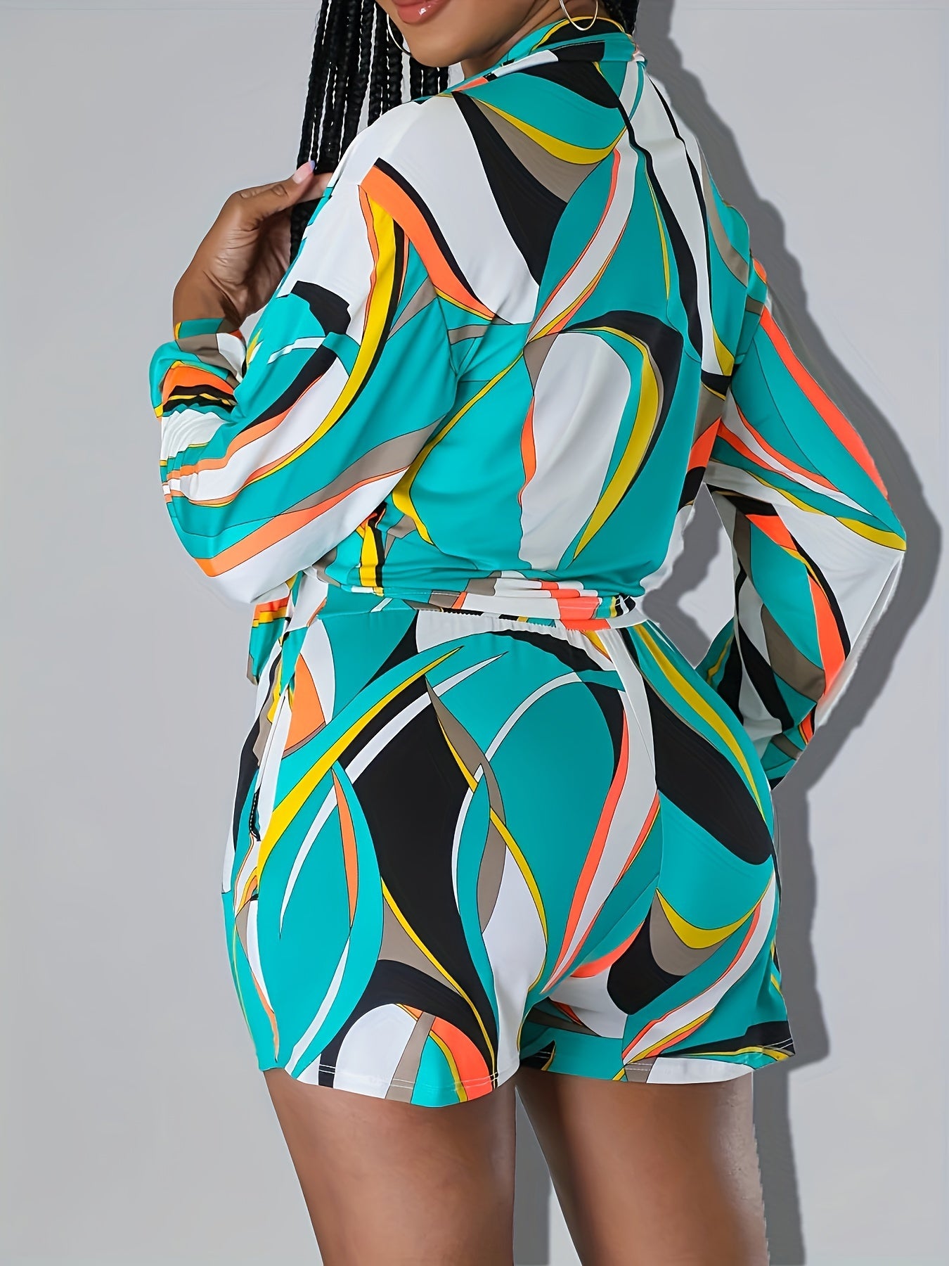 Geometric Print Twist Front Crop Top & Shorts Set