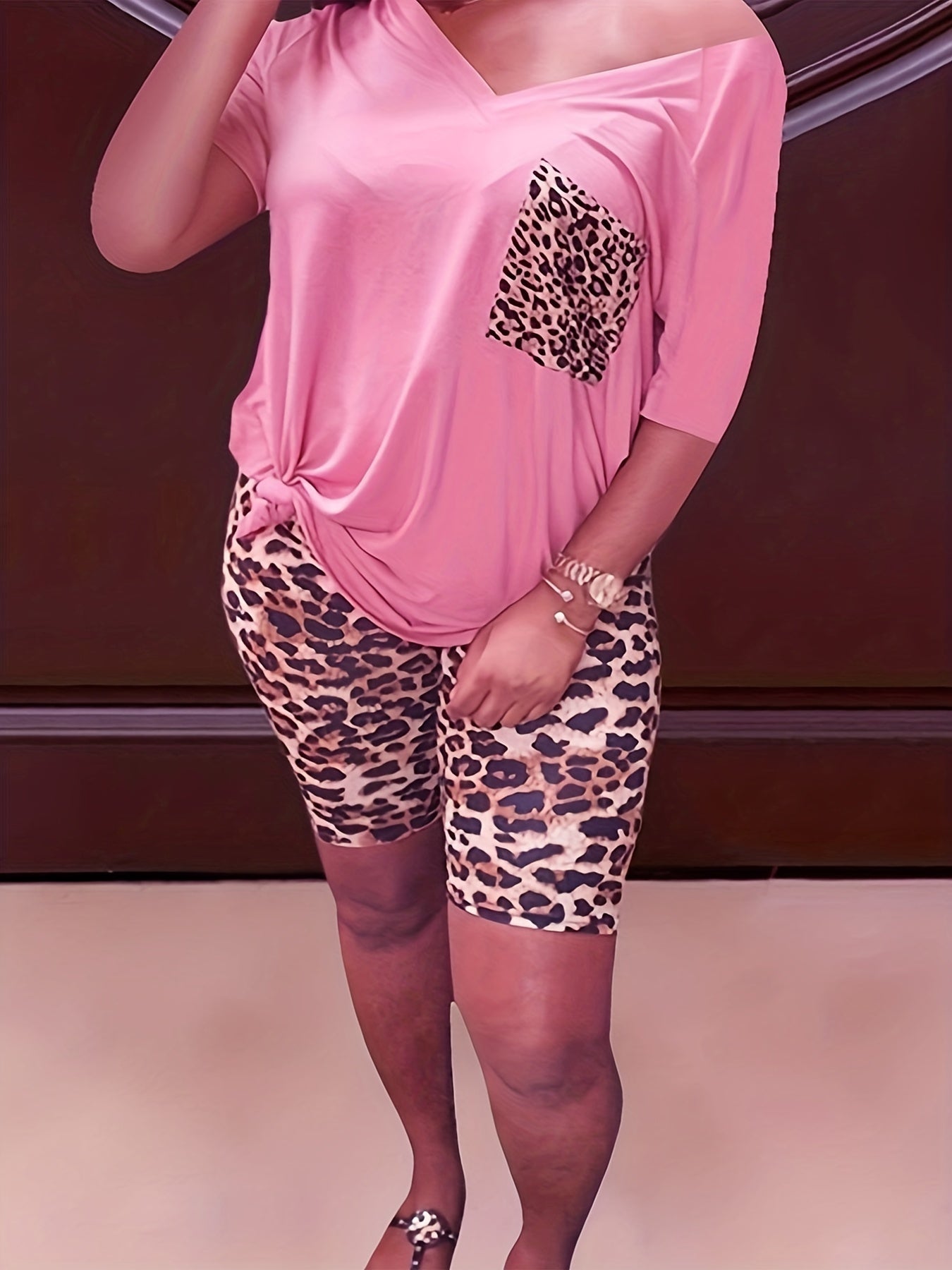 Women's Plus Solid V Neck Top & Leopard Shorts Set