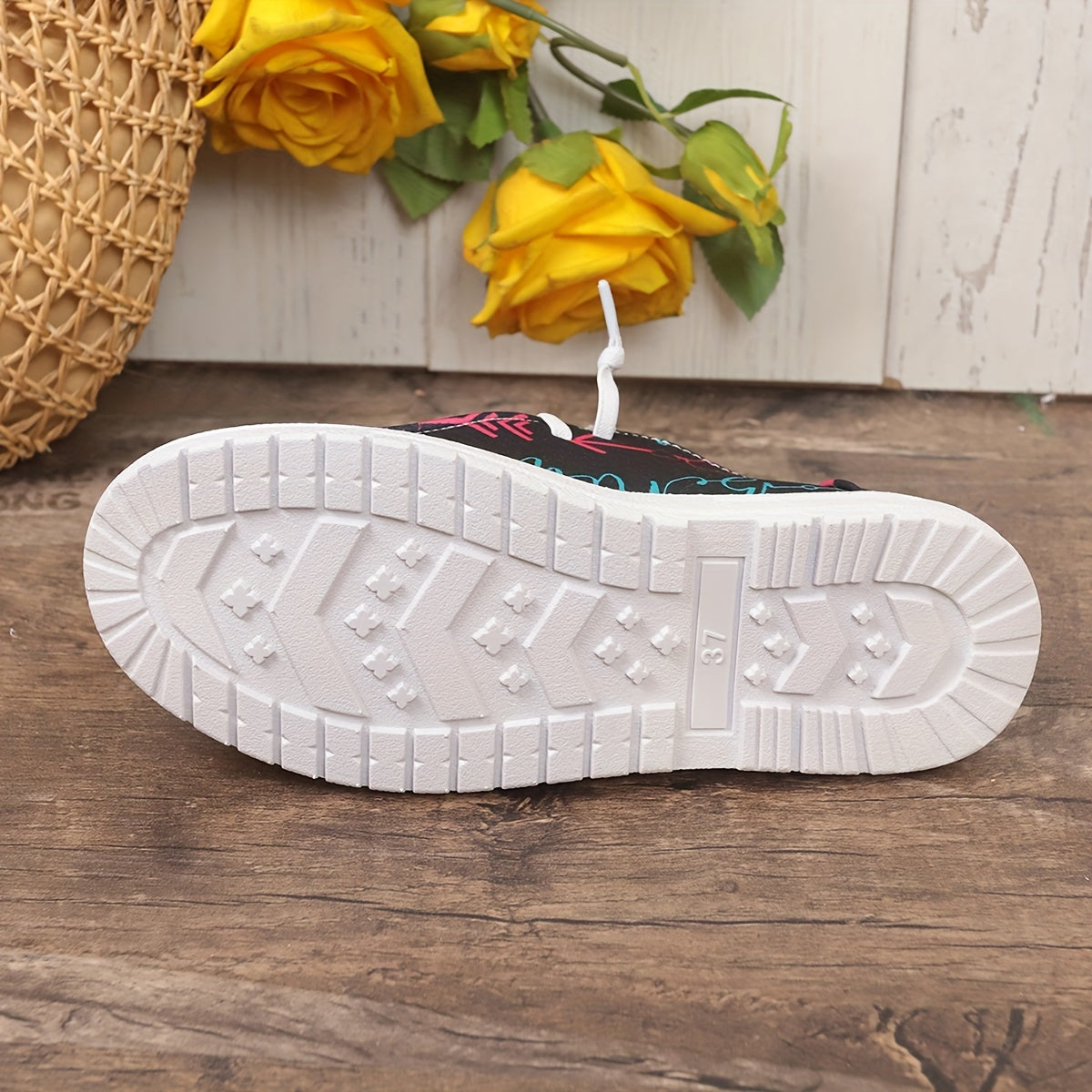Women's Heart & Arrow Pattern Skateboard Shoes