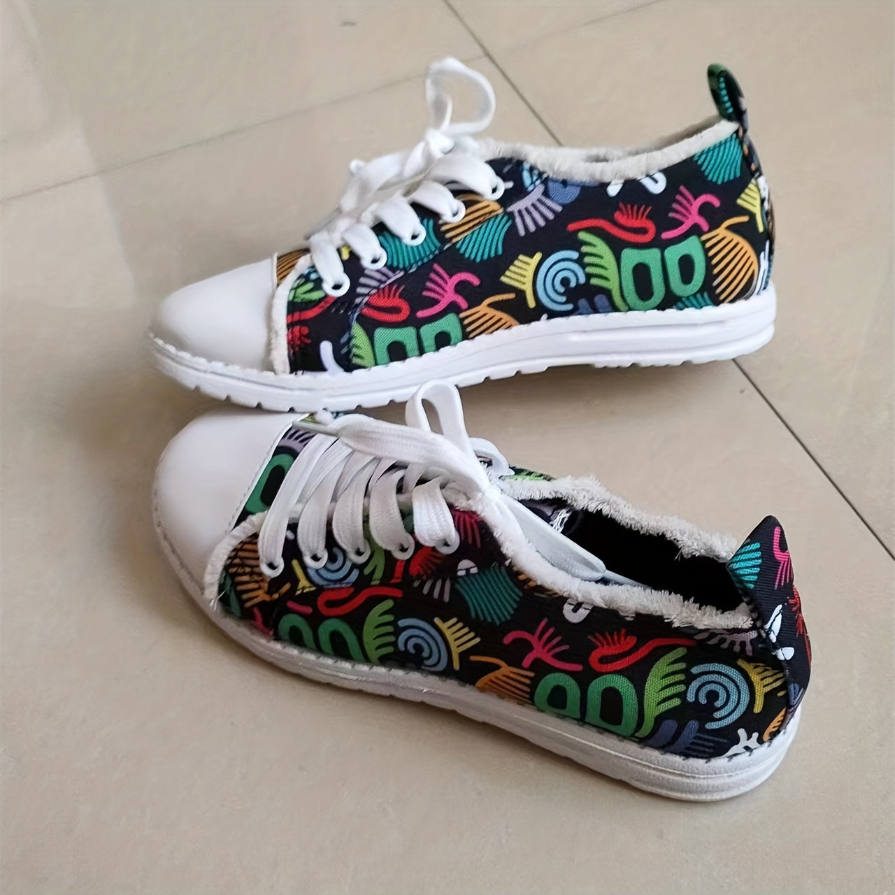 Women's Graffiti Canvas Sneakers Low Top Flat Shoes