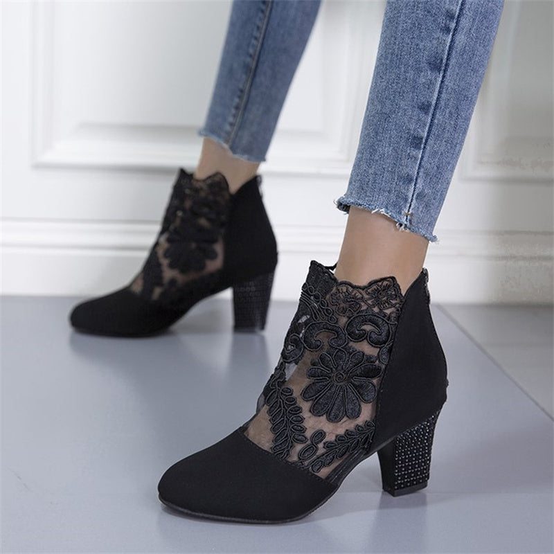 Women's Embroidered Chunky Heeled Pumps