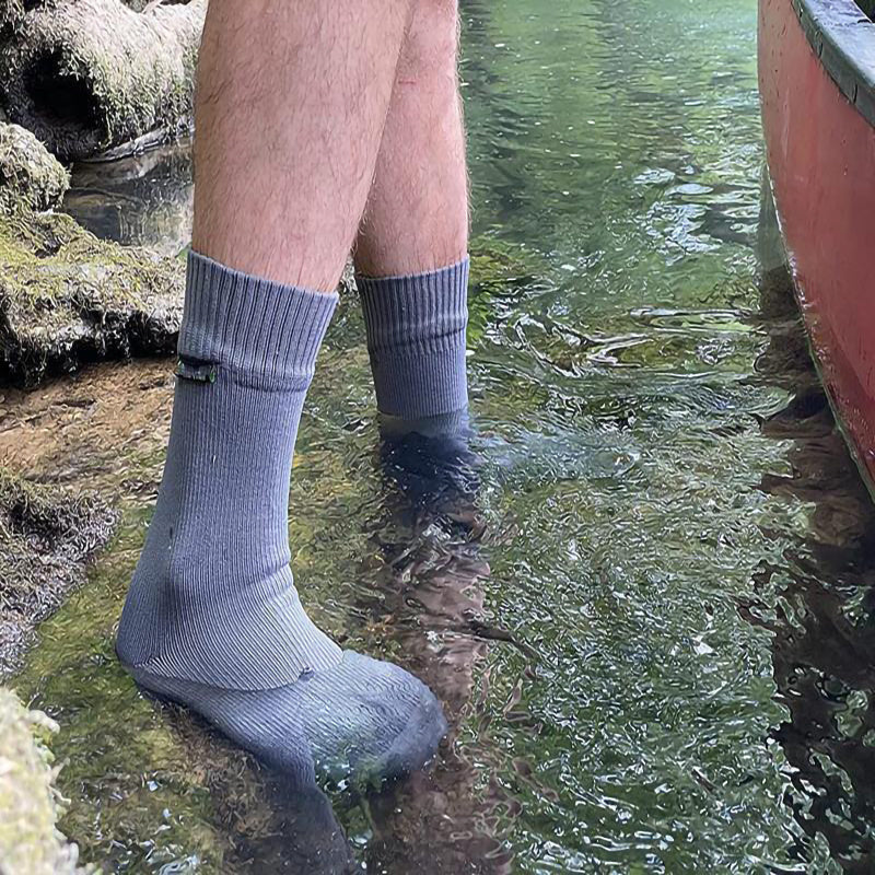1pair Waterproof Sports Socks for Outdoor Adventure