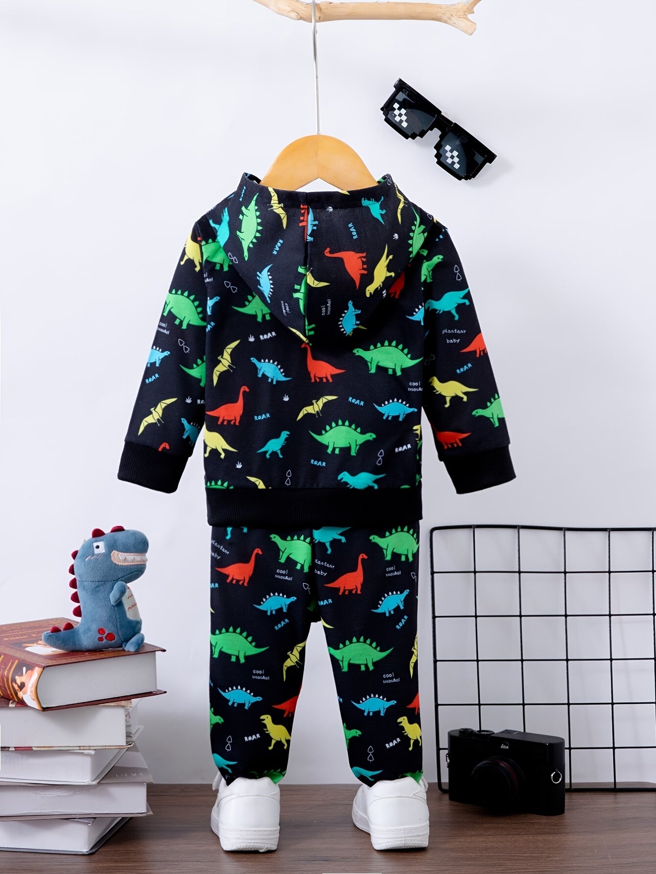 Colorful Dino Print Boy's 2pcs Sweatshirt & Sweatpants Set