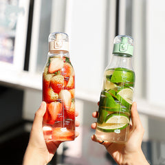 17.5oz Water Bottle with Locking Buckle and Scale for Sports