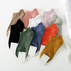 10 Pairs Women's Solid Sports Ankle Socks - Comfy & Breathable
