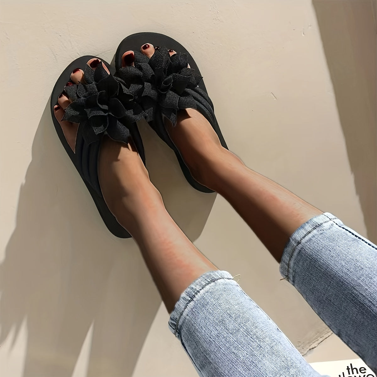 Women's Big Flower Decor Flip Flops Lightweight Beach Shoes