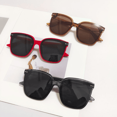 Stylish Square Sunglasses With Metal Teeth