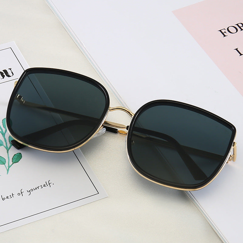 Vintage Large Frame Metal Sunglasses For Men Lightweight And Windproof