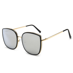 Vintage Large Frame Metal Sunglasses For Men Lightweight And Windproof