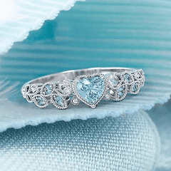 Silver Plated Heart Zircon Ring with Shining Leaves