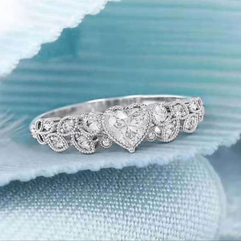 Silver Plated Heart Zircon Ring with Shining Leaves