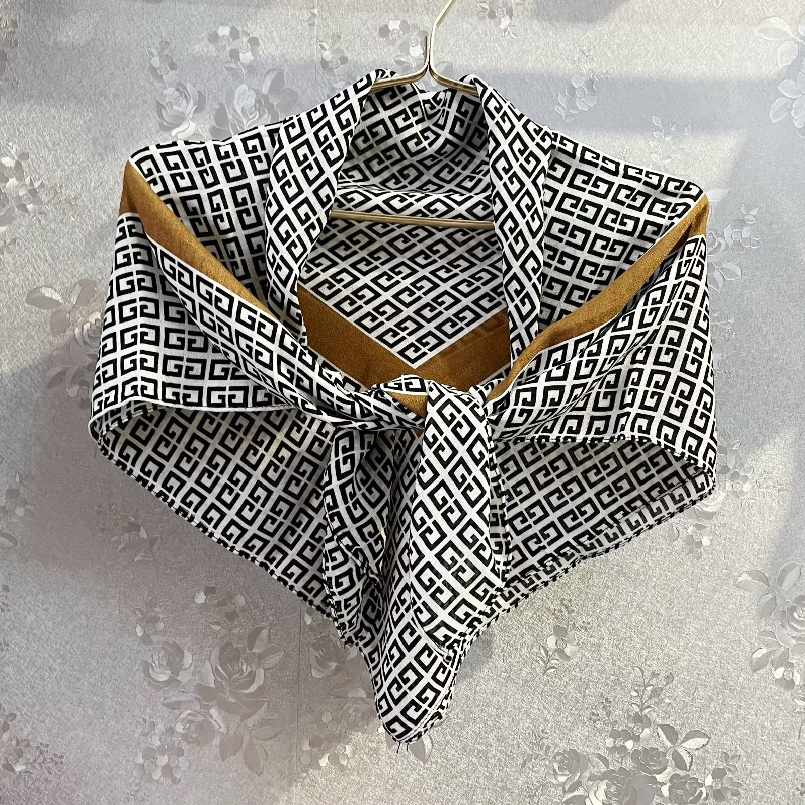 Classic Geometric Print Silk Square Scarf Bandana Women Wraps