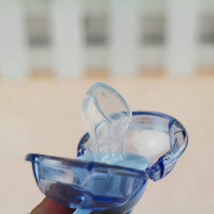 Dust-proof Silicone Pacifier with Automatic Closing for Play
