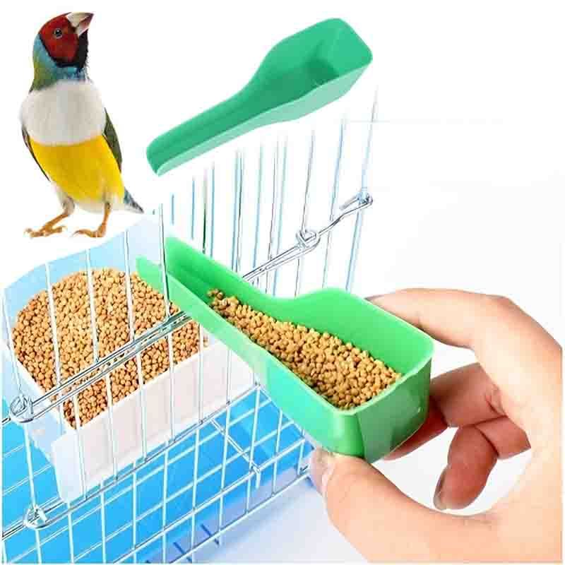 Green Bird Feeder Spoon Plastic Parrot Feeding Scoops Birds Feeding Supplies