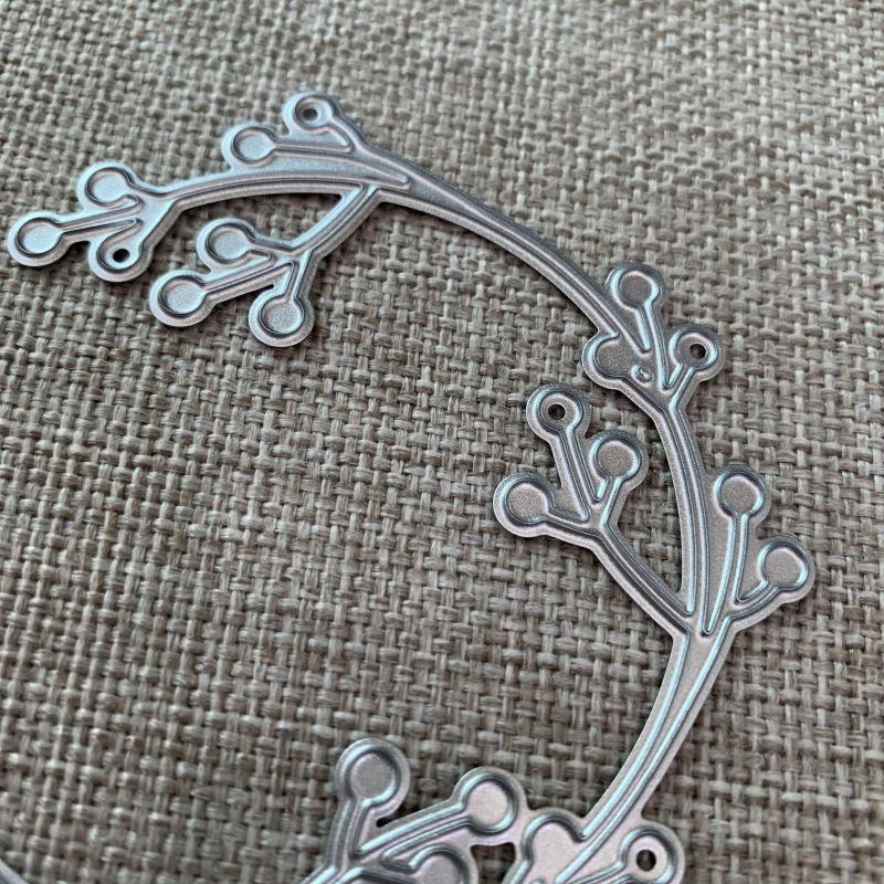 1pc Berry Ring Metal Cutting Dies Stencil Artistic Paper Embossing Dies Stencil