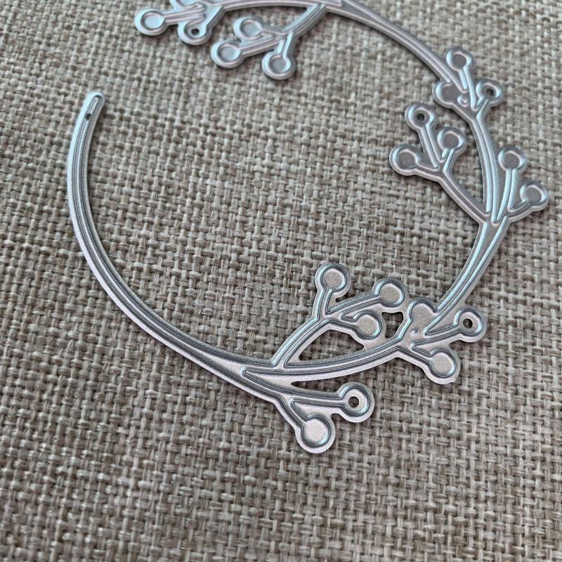 1pc Berry Ring Metal Cutting Dies Stencil Artistic Paper Embossing Dies Stencil