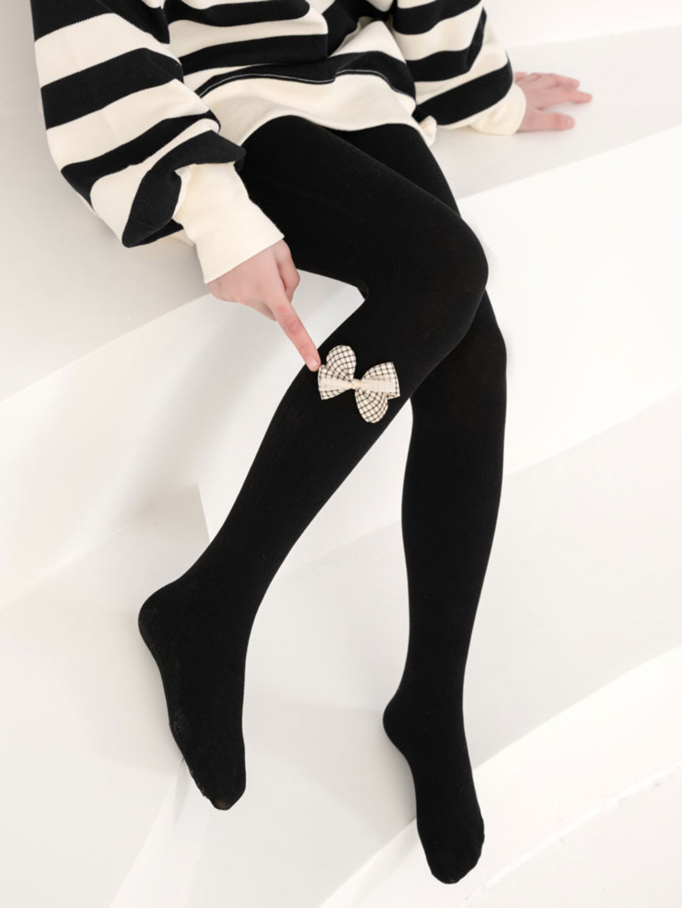 Girls Elastic Pantyhose with Vertical Ribbon Knit Bow