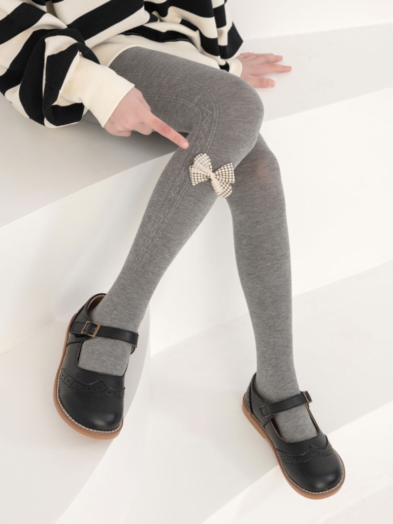 Girls Elastic Pantyhose with Vertical Ribbon Knit Bow