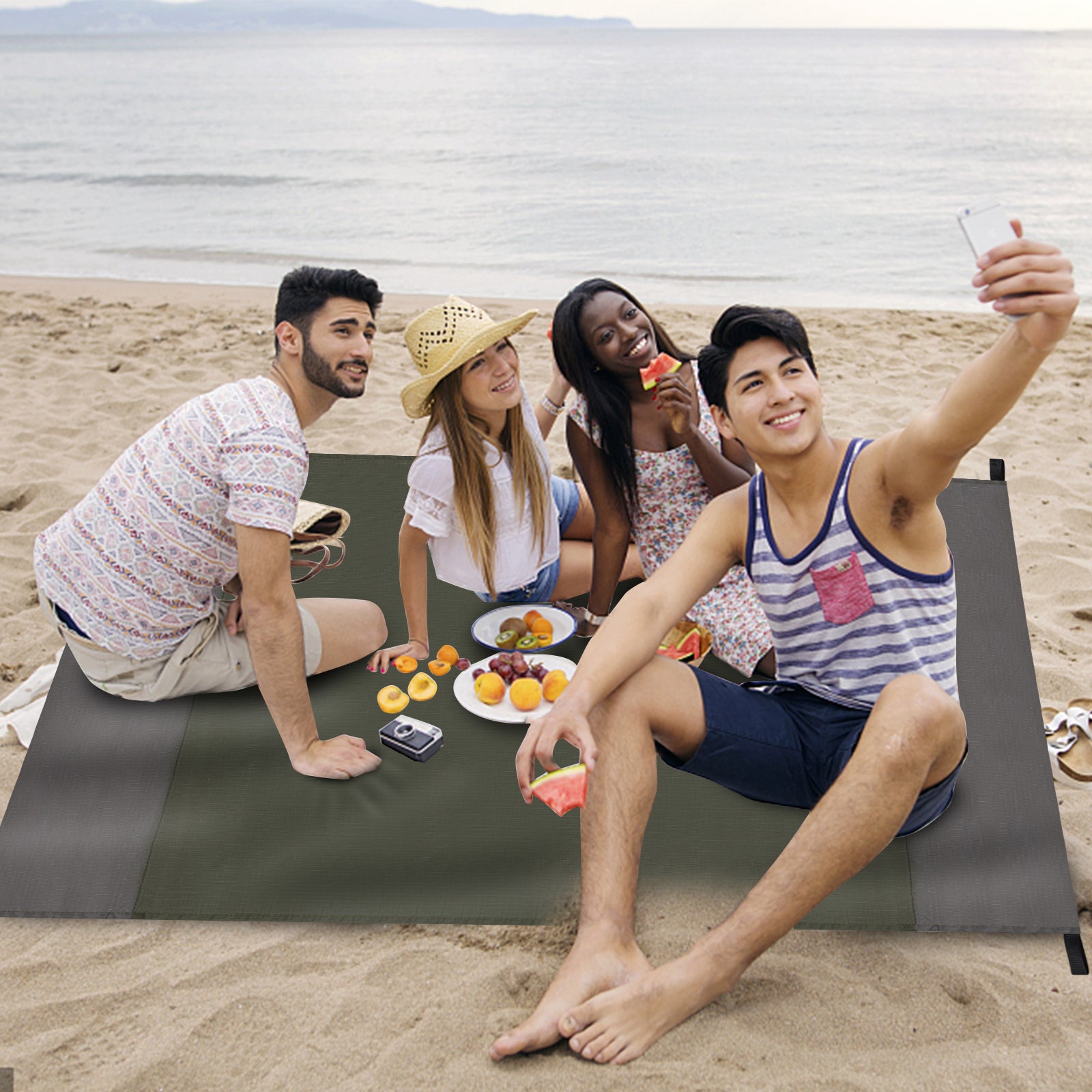 Waterproof Picnic Blanket 200x210cm Beach Mat w/ Fixed Nail & Carabiner