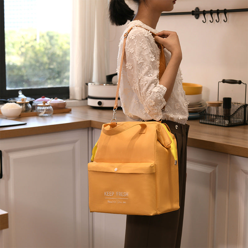 Large Capacity Insulated Bag with Adjustable Strap for Camping Picnic Beach