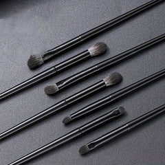 Precision Eyeshadow Brush for Professional Eye Makeup