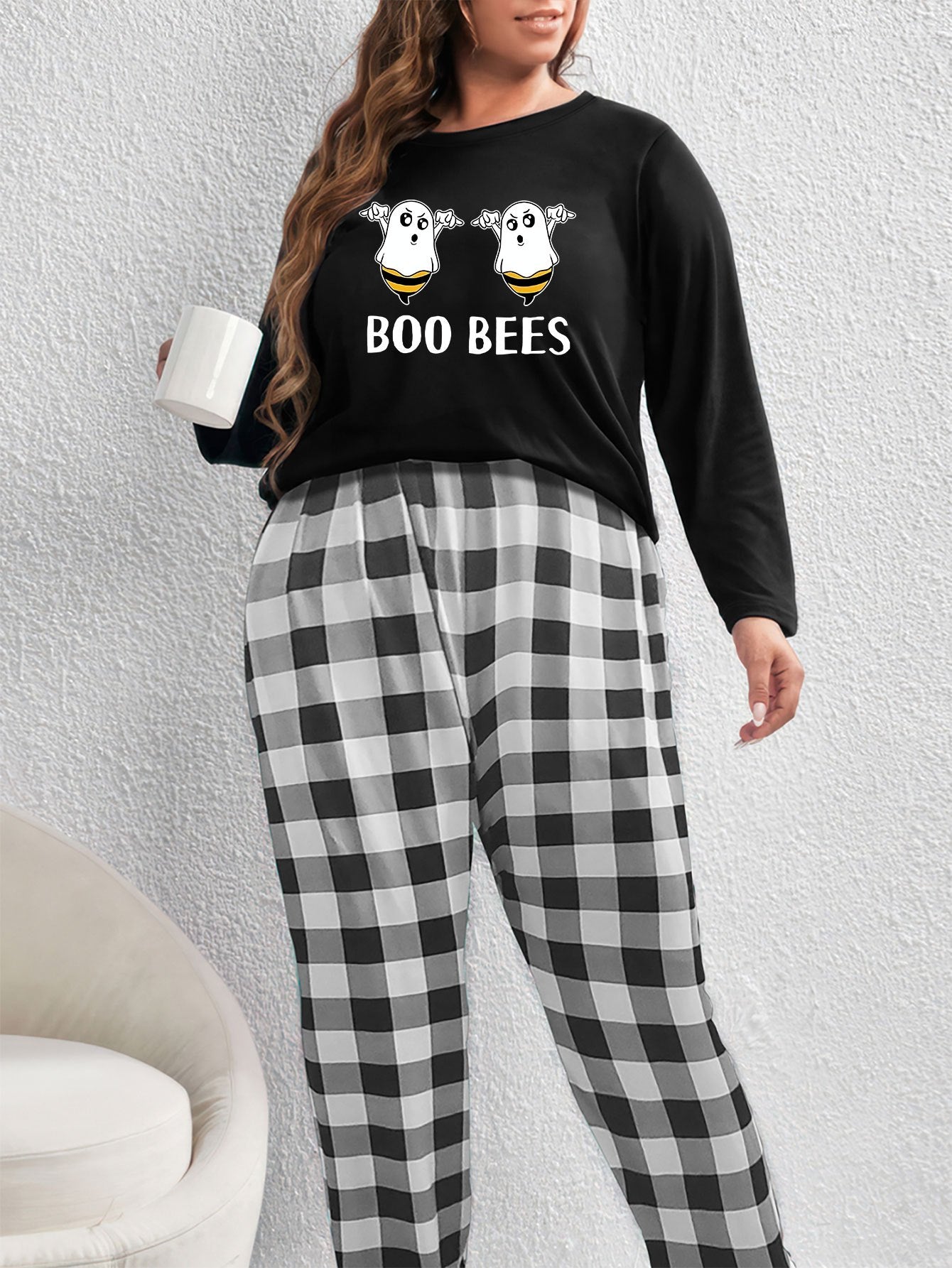 Cartoon Ghost Bee Print Tee & Plaid Pants Pajama Set