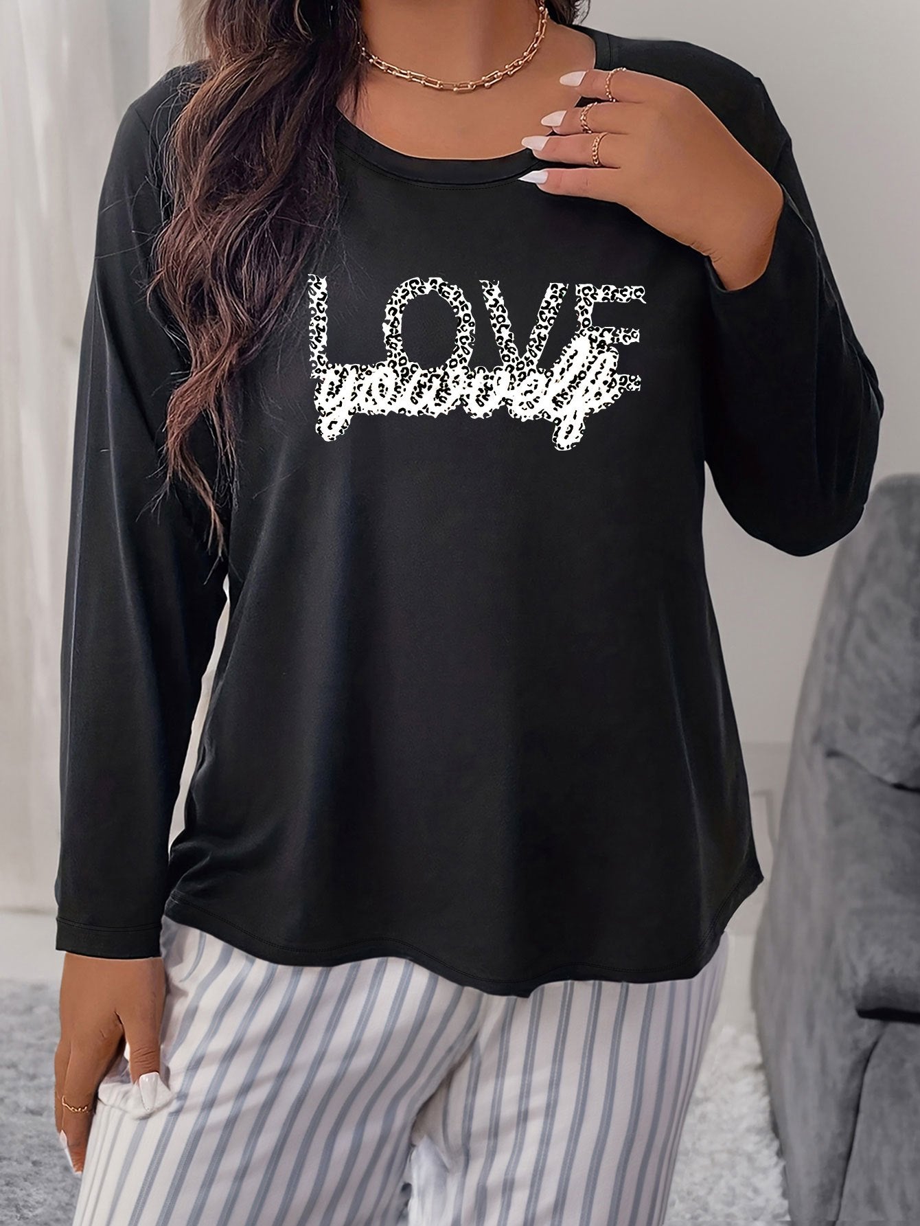 Women's Plus Size Leopard Letter Graphic Long Sleeve T-shirt