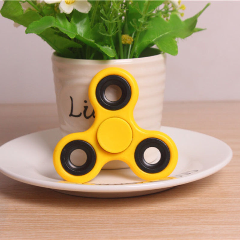 Finger gyroscope Triangle fingertip gyroscope Decompression toy