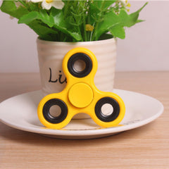 Finger gyroscope Triangle fingertip gyroscope Decompression toy