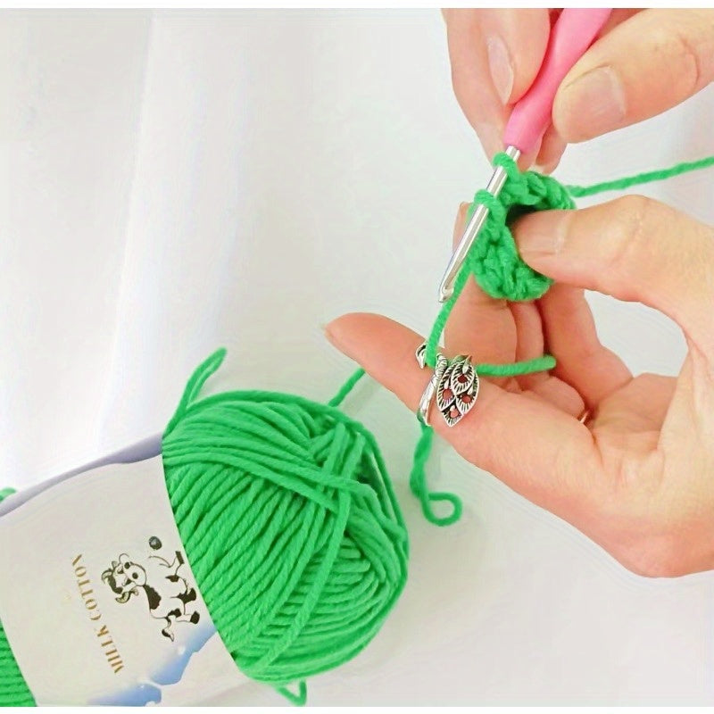 Adjustable Finger Ring Crochet Loop for Faster Knitting Yarn Guide