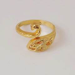 Adjustable Finger Ring Crochet Loop for Faster Knitting Yarn Guide