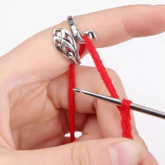 Adjustable Finger Ring Crochet Loop for Faster Knitting Yarn Guide