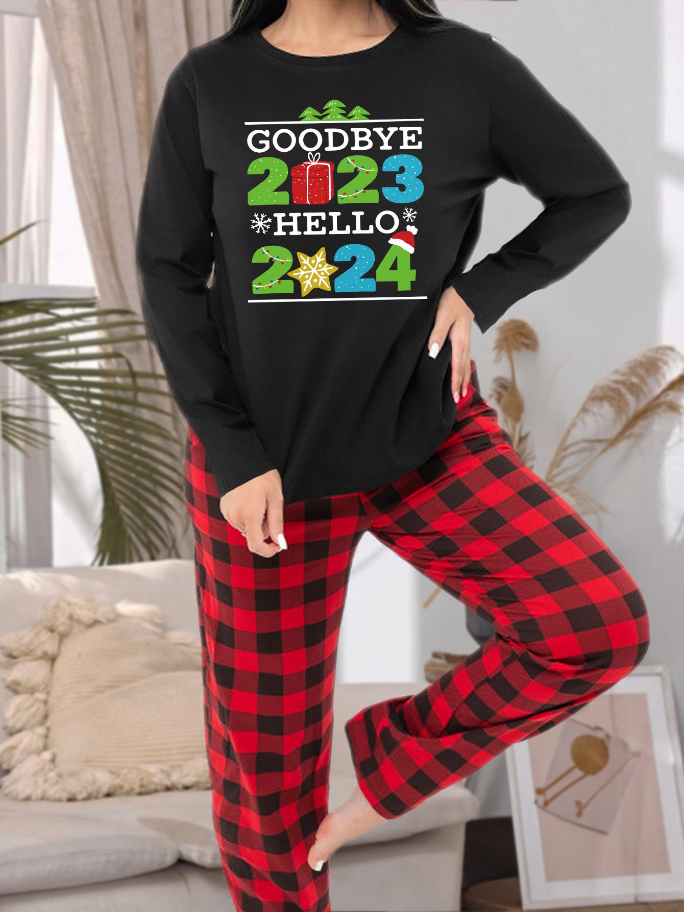 Women's Plus Size Xmas Pajama Set: Graphic Tee & Plaid Pants