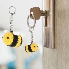 Knitted Bee Keychain Pendant for Car Keys Backpacks Wallets
