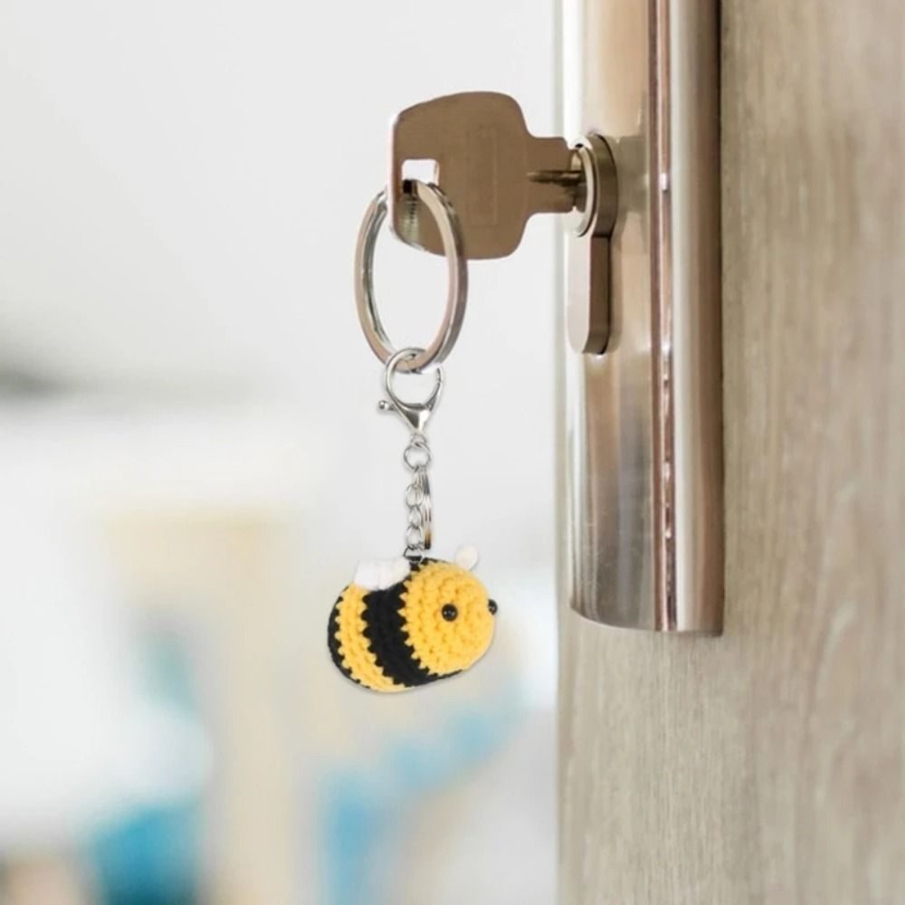 Knitted Bee Keychain Pendant for Car Keys Backpacks Wallets